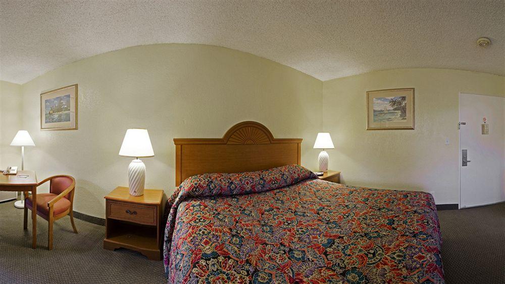 Super 8 By Wyndham Oceanside Marty'S Valley Inn מראה חיצוני תמונה