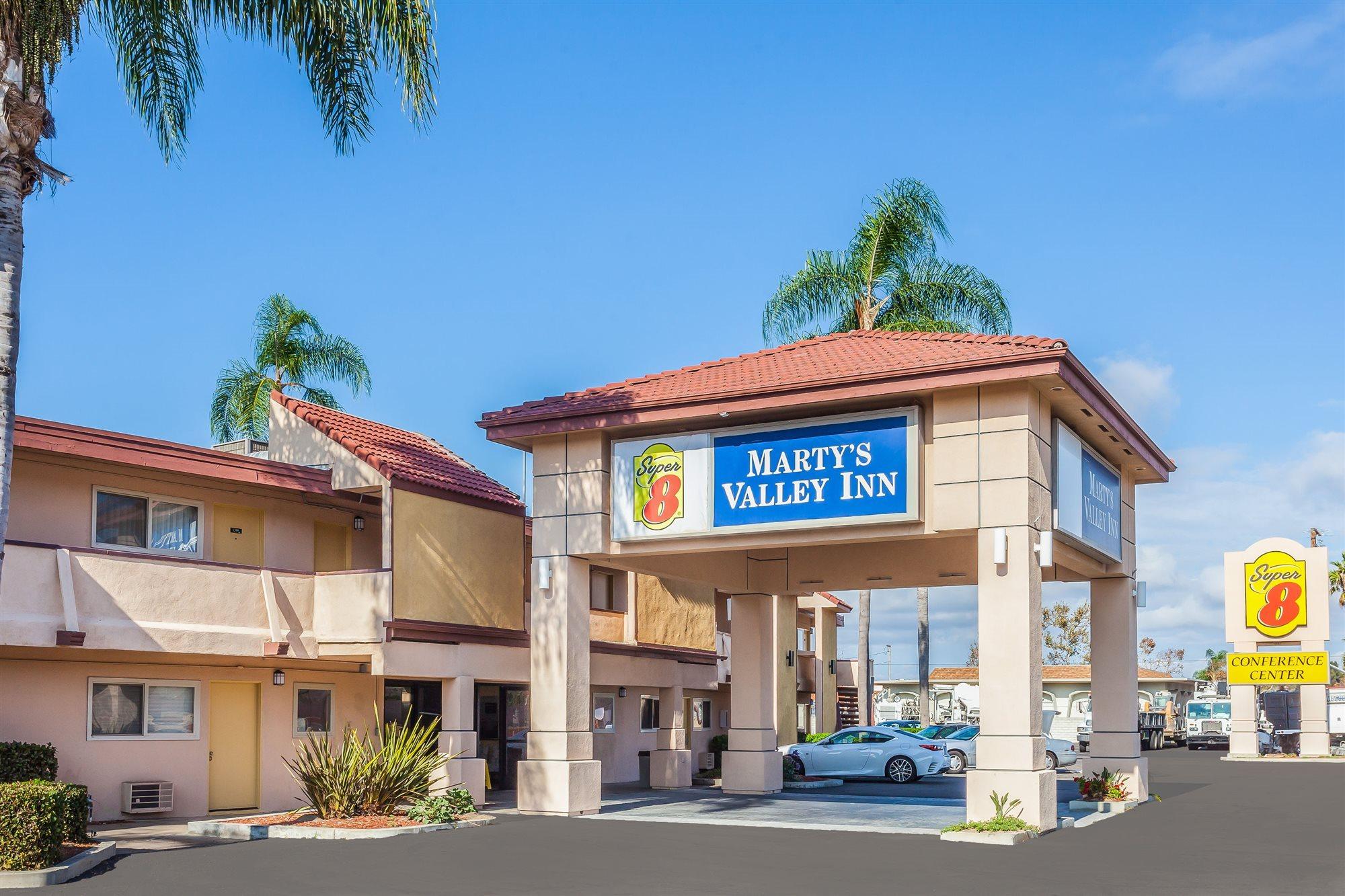 Super 8 By Wyndham Oceanside Marty'S Valley Inn מראה חיצוני תמונה