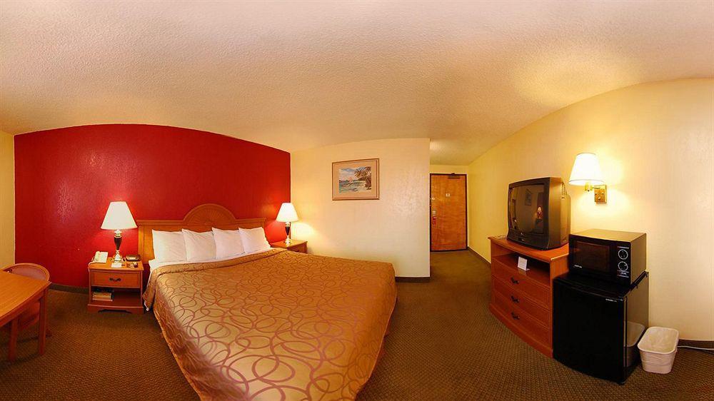 Super 8 By Wyndham Oceanside Marty'S Valley Inn מראה חיצוני תמונה