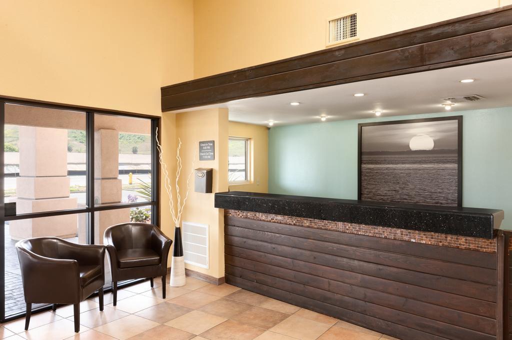 Super 8 By Wyndham Oceanside Marty'S Valley Inn מראה חיצוני תמונה