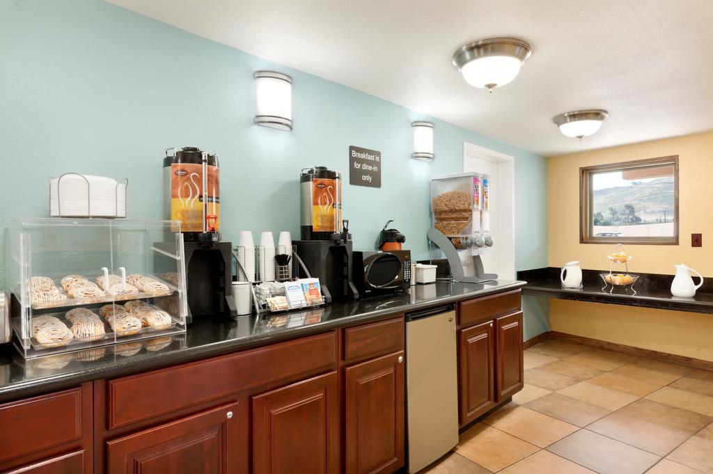 Super 8 By Wyndham Oceanside Marty'S Valley Inn מראה חיצוני תמונה