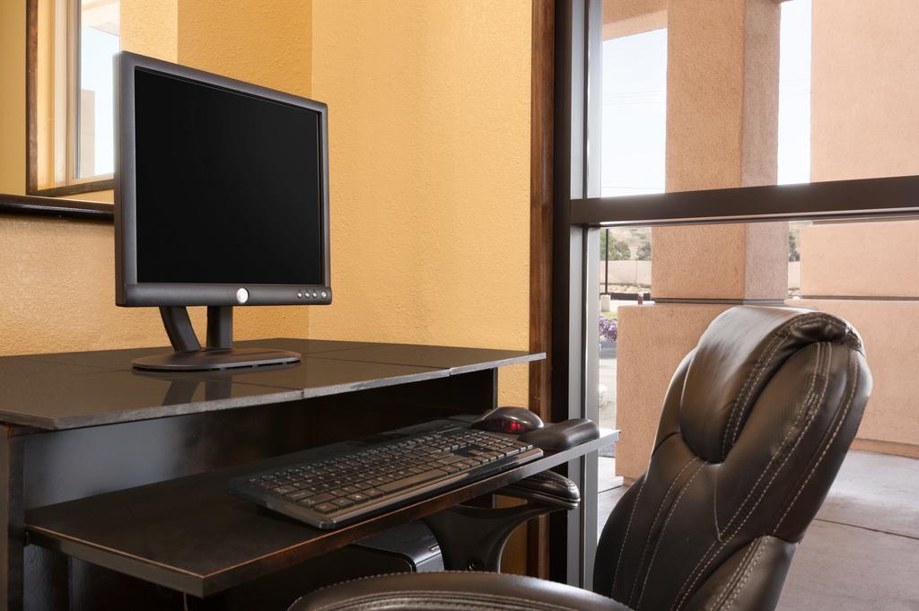Super 8 By Wyndham Oceanside Marty'S Valley Inn מראה חיצוני תמונה
