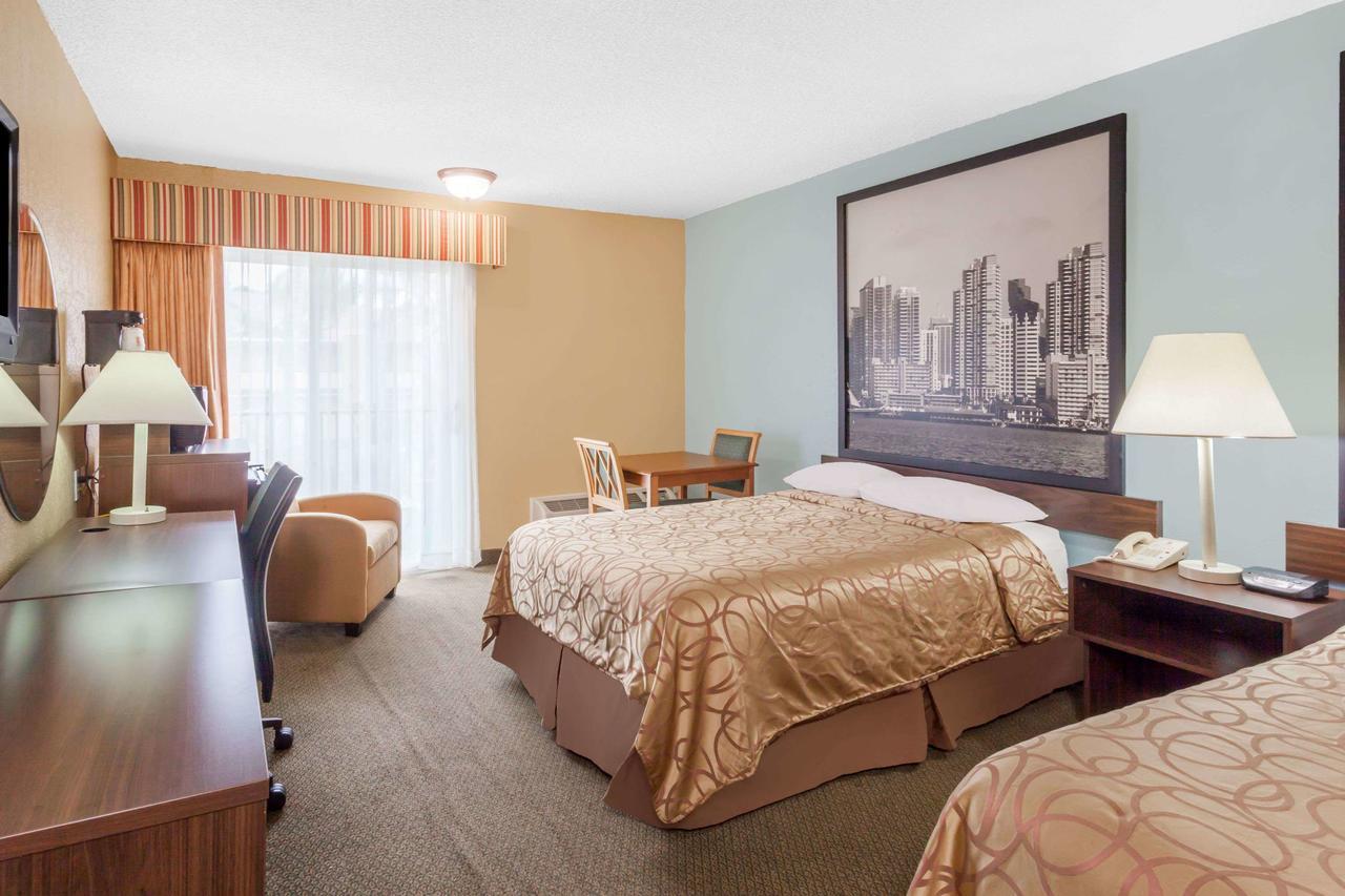 Super 8 By Wyndham Oceanside Marty'S Valley Inn מראה חיצוני תמונה