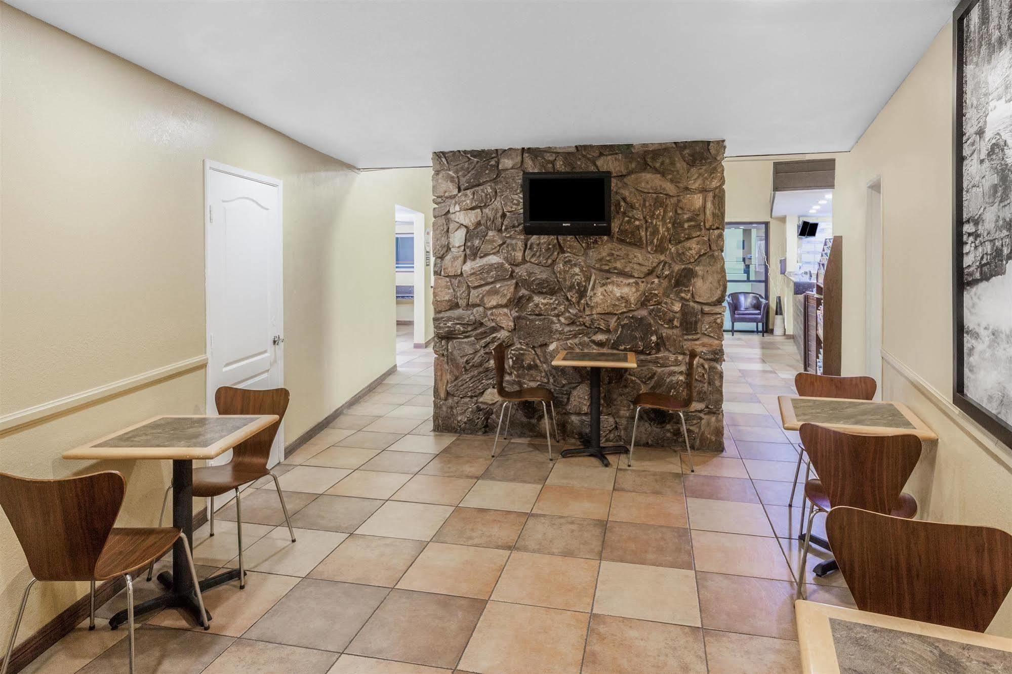 Super 8 By Wyndham Oceanside Marty'S Valley Inn מראה חיצוני תמונה