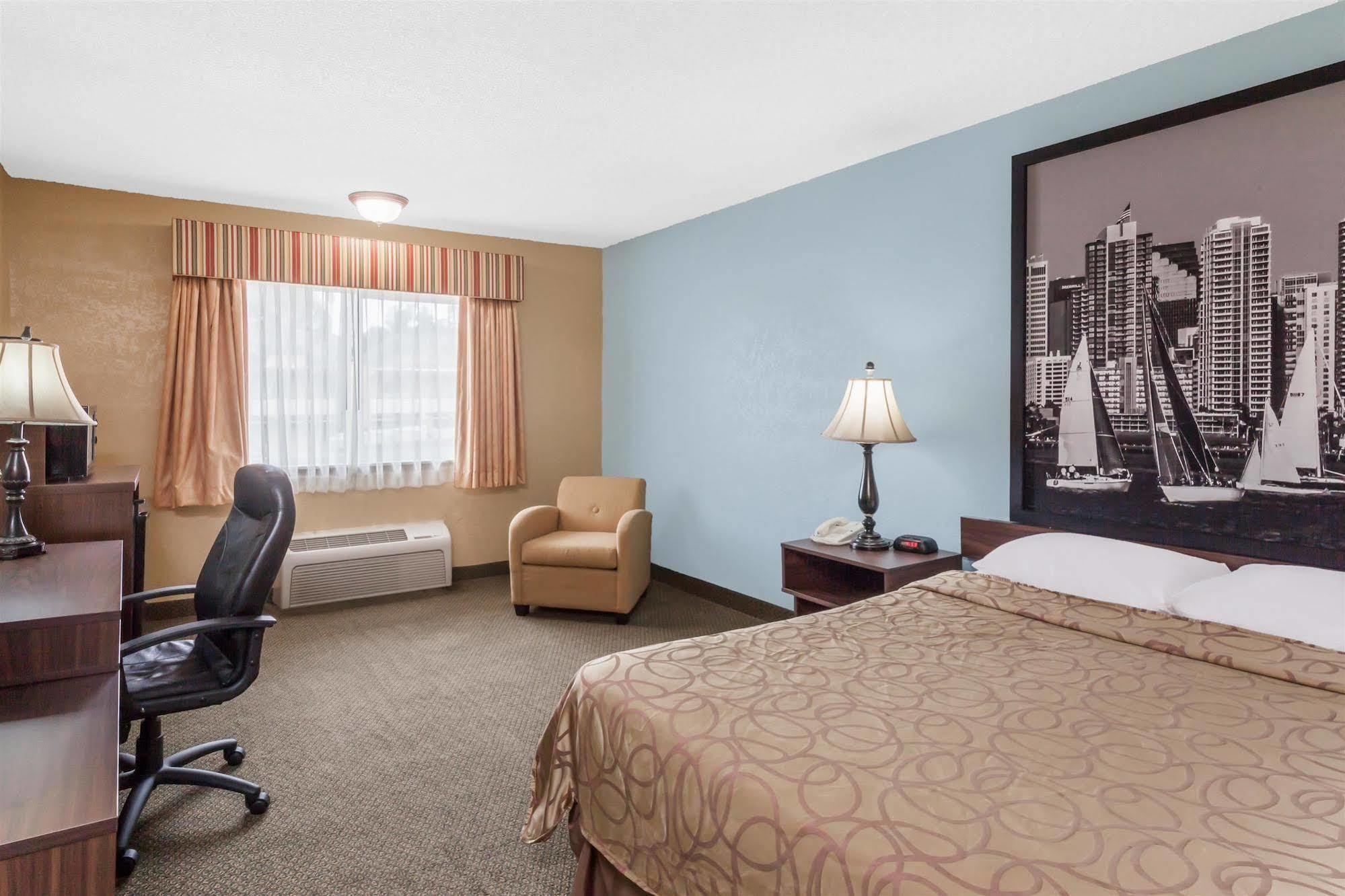 Super 8 By Wyndham Oceanside Marty'S Valley Inn מראה חיצוני תמונה