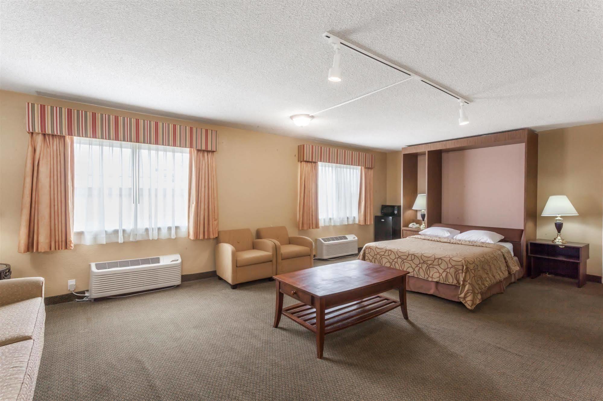 Super 8 By Wyndham Oceanside Marty'S Valley Inn מראה חיצוני תמונה
