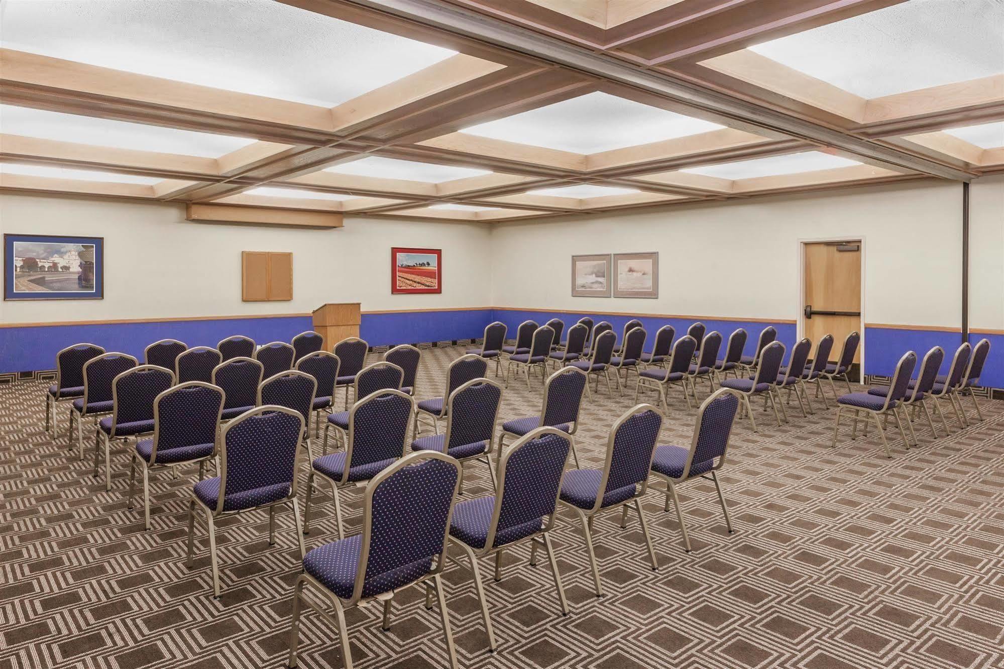 Super 8 By Wyndham Oceanside Marty'S Valley Inn מראה חיצוני תמונה