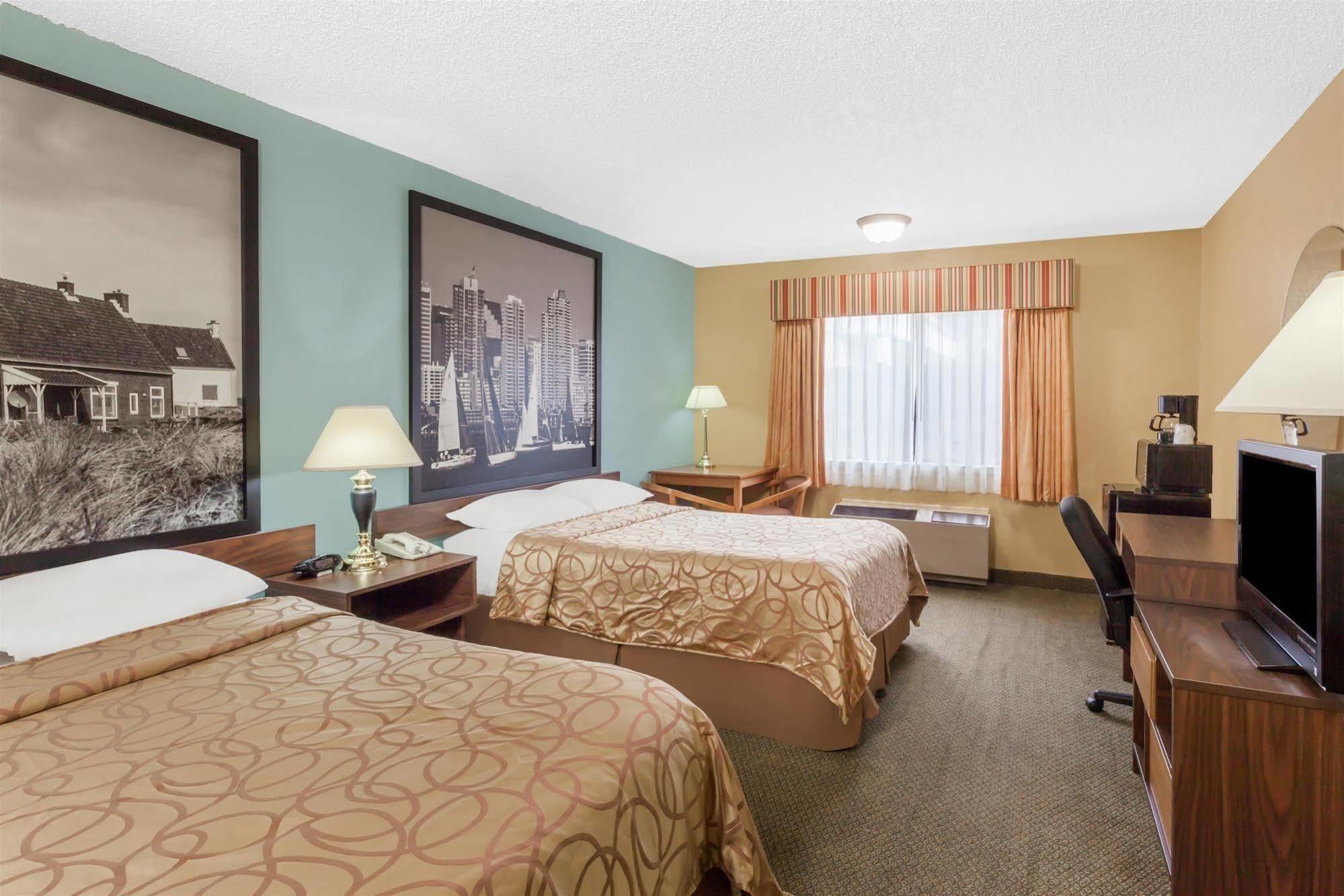 Super 8 By Wyndham Oceanside Marty'S Valley Inn מראה חיצוני תמונה