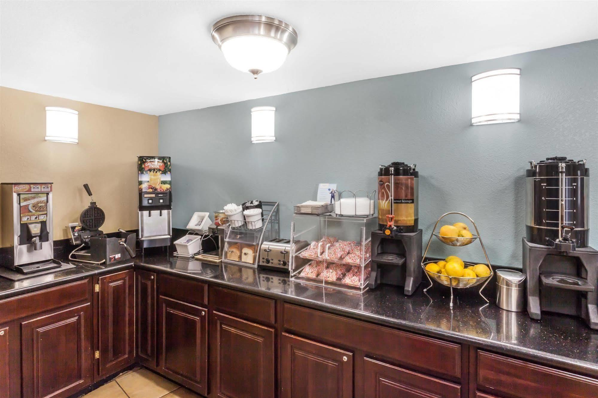 Super 8 By Wyndham Oceanside Marty'S Valley Inn מראה חיצוני תמונה