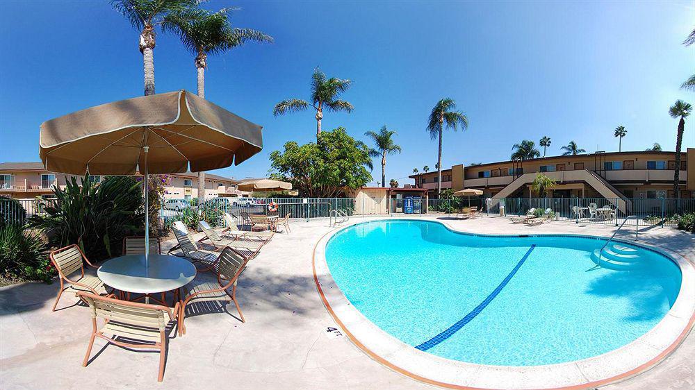 Super 8 By Wyndham Oceanside Marty'S Valley Inn מראה חיצוני תמונה
