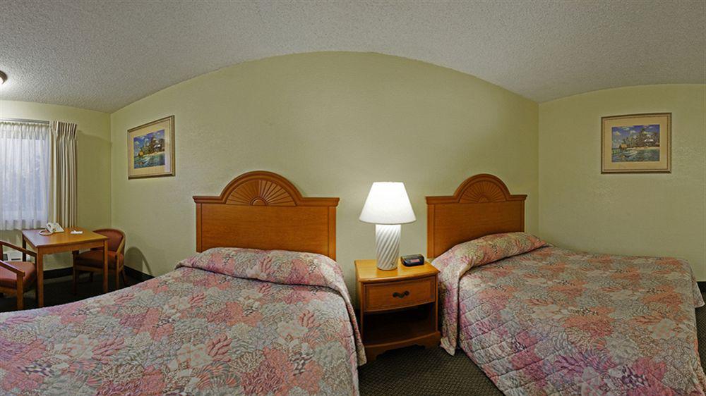 Super 8 By Wyndham Oceanside Marty'S Valley Inn מראה חיצוני תמונה