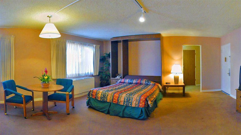 Super 8 By Wyndham Oceanside Marty'S Valley Inn מראה חיצוני תמונה